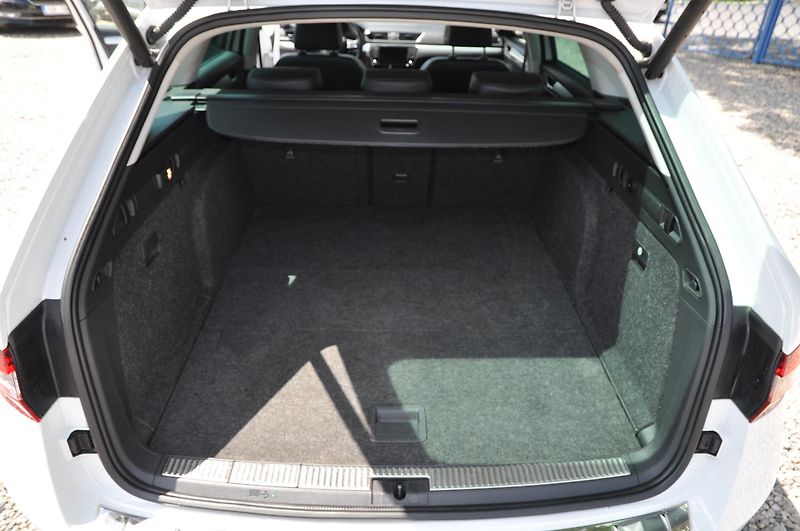 Škoda Superb III 2.0TDi 140kW KOMBI - fotka 9 z 23