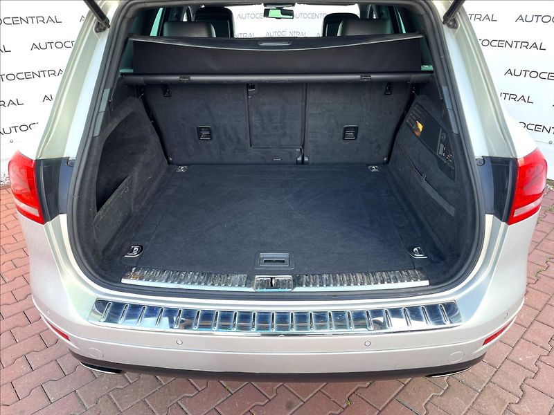 Volkswagen Touareg 3,0 TDi,V6,180kW,4x4,STK 5/28 - fotka 9 z 28