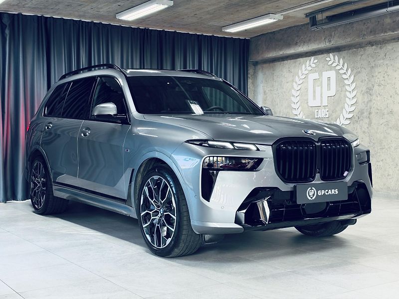 BMW X7 (2026) 40xd*CAR*TAŽ*NEZ.TOP*NAT.NAP* - fotka 1 z 55