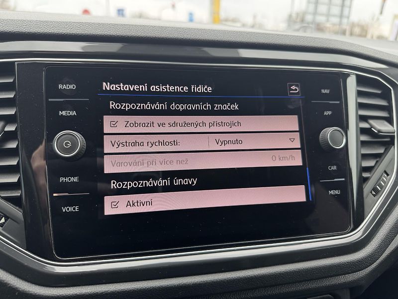 Volkswagen T-Roc (2020) 1.5 TSI DSG - fotka 18 z 22
