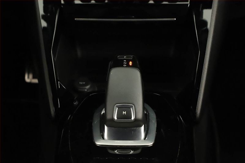 Peugeot 2008 (2021) GT 1.2 PureTech, Automat - fotka 10 z 15