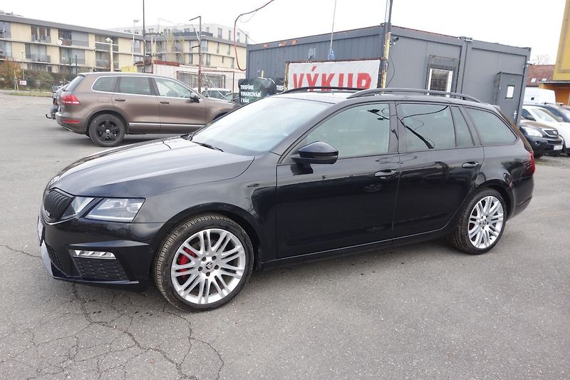 Škoda Octavia 2,0TDi 135kW RS DSG!! PANO!! - fotka 2 z 34