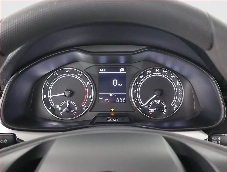 Škoda Kamiq (2020) Ambition 1.0 TSI, Tempomat - fotka 11 z 17
