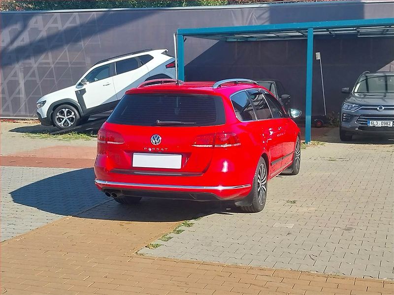 Volkswagen Passat (2015) 2.0 TDI, Navi, Xenony - fotka 5 z 17