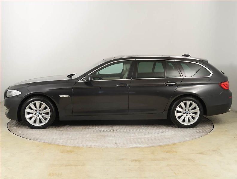 BMW Řada 5 (2013) 525d xDrive, 4X4, Automat - fotka 3 z 26