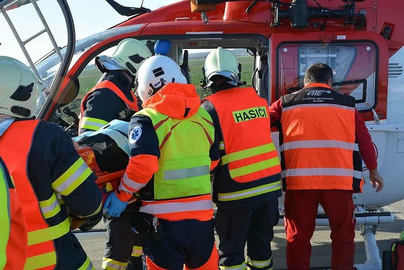 Cvičení, které mělo prověřit všechny složky Integrovaného záchranného systému při hromadné nehodě, se konalo ve středu dopoledne na nově postavené D1 u Přerova.