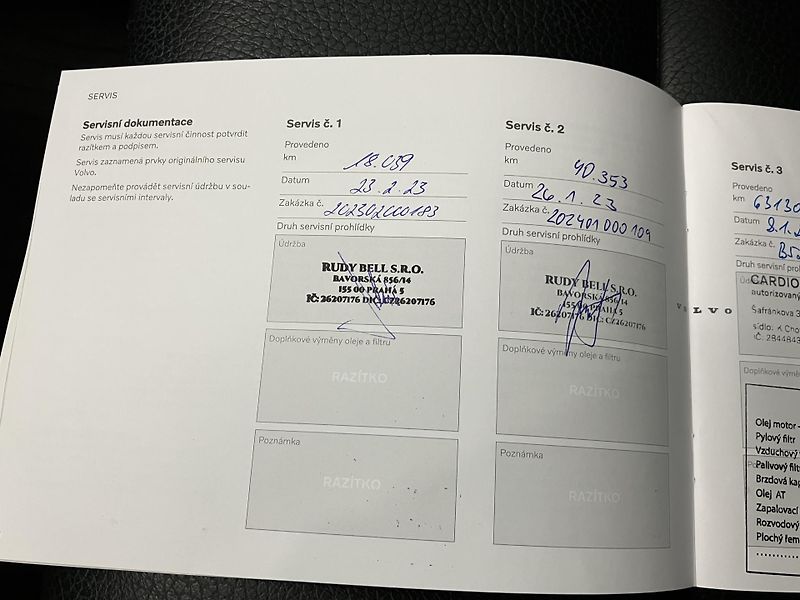 Volvo XC90 B5 AWD Momentum AT8 - fotka 47 z 48
