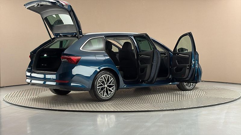 Škoda Octavia 2.0 TDI Style Combi - fotka 6 z 28