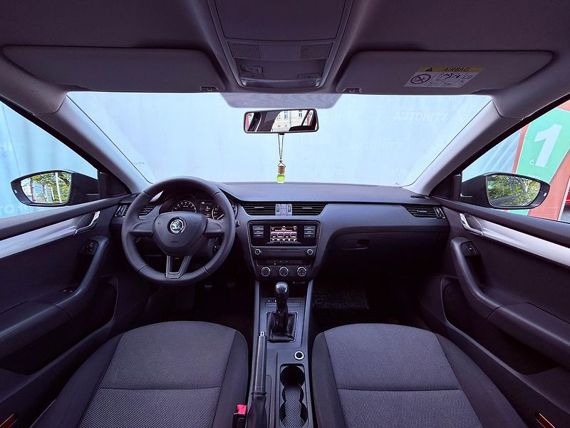Škoda Octavia 1.6 TDi Active, ČR - fotka 14 z 19