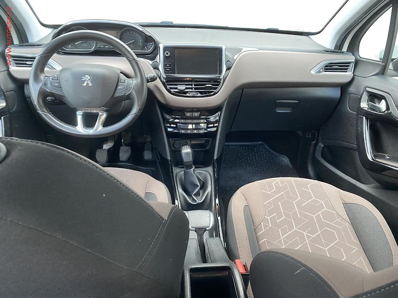Peugeot 2008 (2015) 1.2PT, 1.maj,ČR, Active - fotka 8 z 18