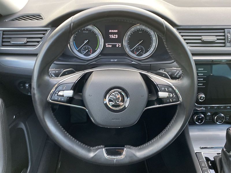 Škoda Superb (2021) Combi 1.4 TSI iV DSG Style - fotka 6 z 34
