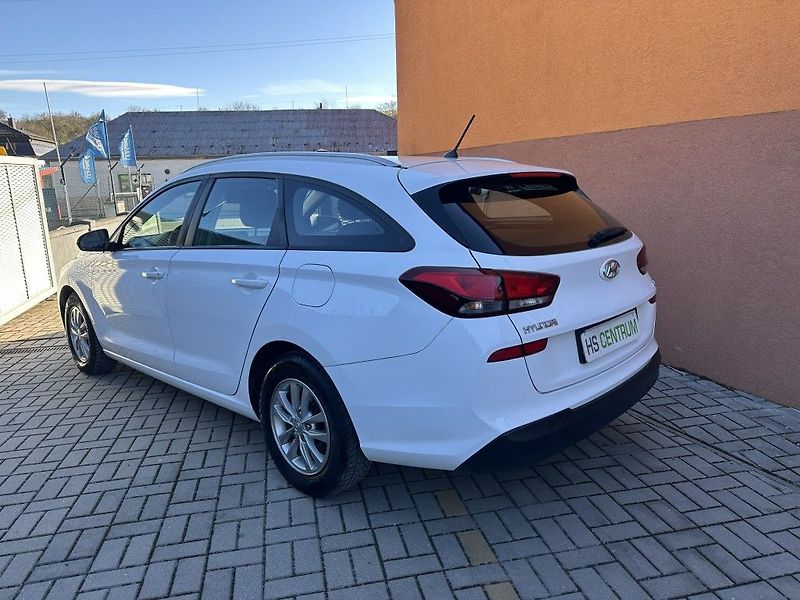 Hyundai i30 1.6 CRDi 85kW serviska - fotka 6 z 25