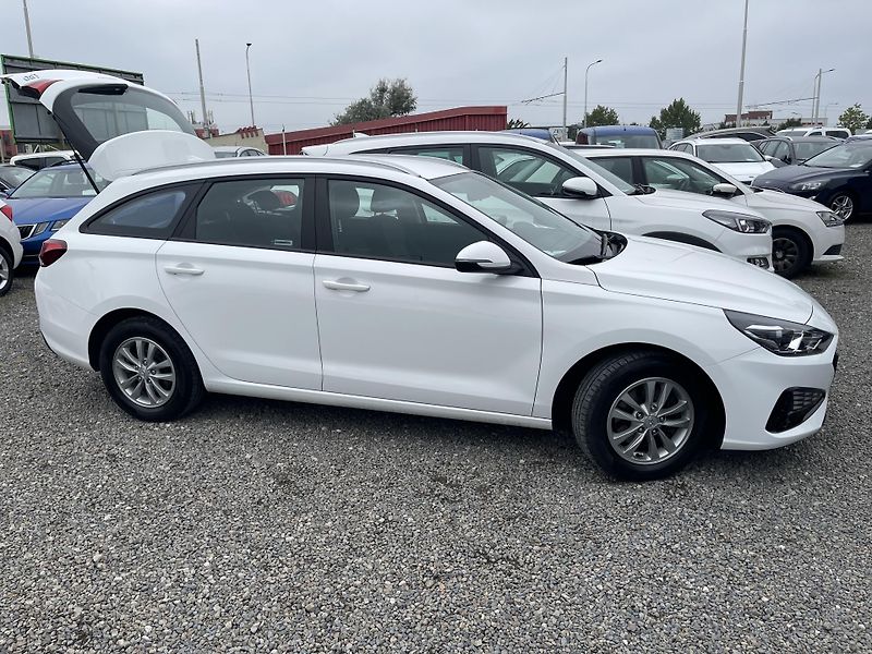 Hyundai i30 1.6d NEHAV-NAVI-DPH-po STK! ČR - fotografie inzerátu