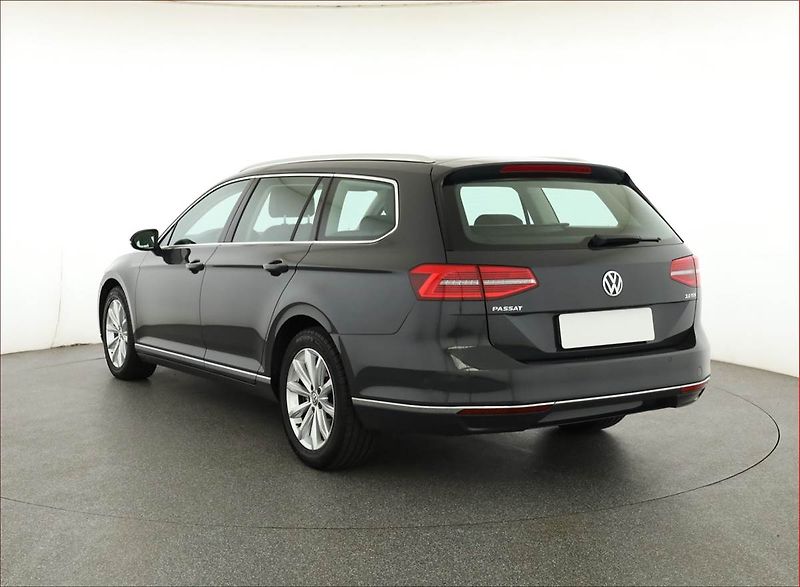 Volkswagen Passat (2018) 2.0 TDI, Automat, Serv.kniha - fotka 4 z 20