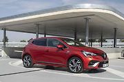 Z karoserie klasického hatchbacku se pomalu stává vymírajíc druh.
