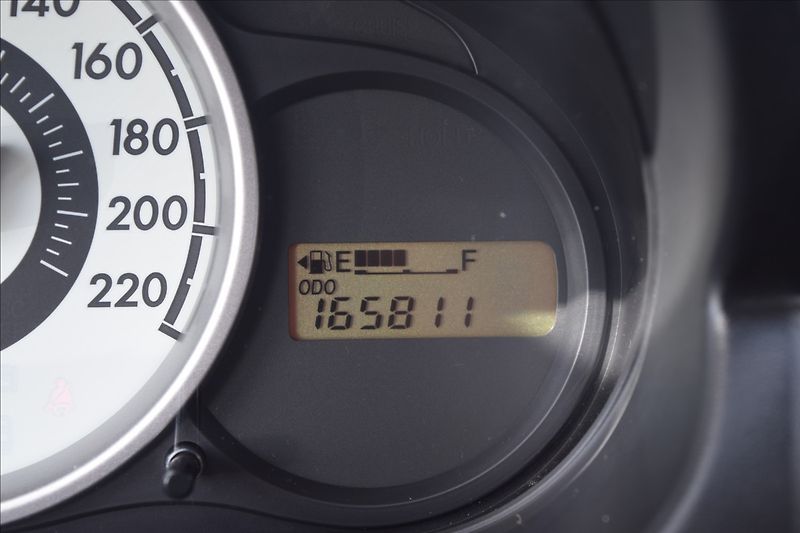 Mazda 2 1,4 i 55KW KLIMA - fotka 27 z 35