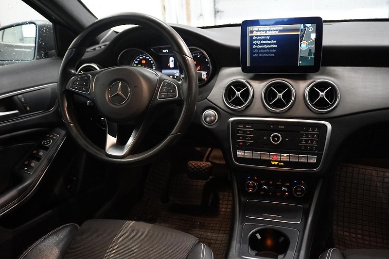 Mercedes-Benz GLA GLA220D 4MATIC AMG-LINE AUT. - fotka 21 z 28