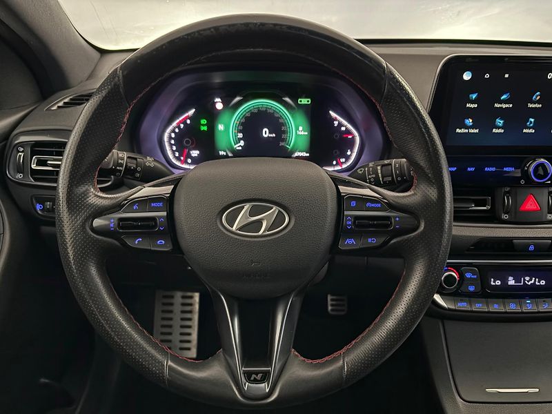 Hyundai i30 (2021) MHEV 1.5 TGDi N-line kombi - fotka 20 z 43