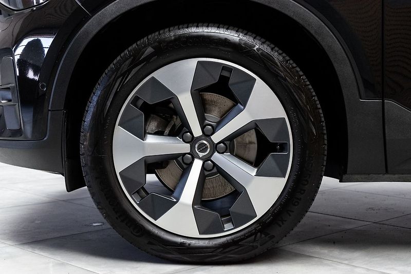 Volvo XC40 B4 AWD ULTIMATE BRIGHT*ČR 1.M* - fotka 33 z 42