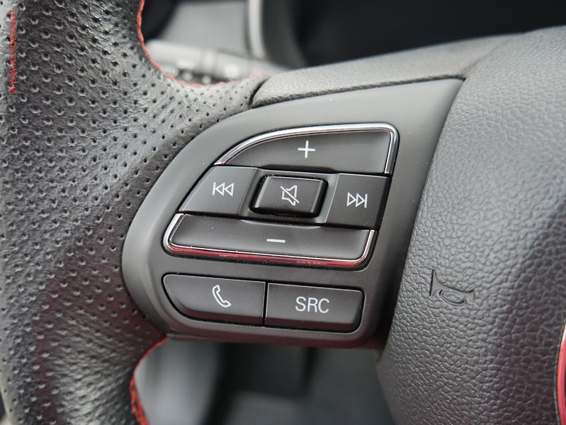 MG ZS (2022) 1.0 TGi, 1.maj,ČR, Exclusive - fotka 20 z 28