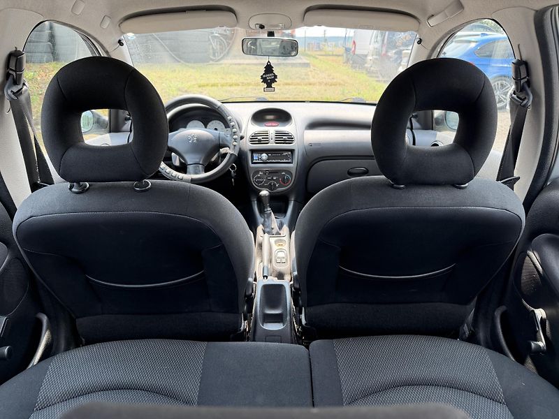 Peugeot 206 1.4i - fotka 11 z 21