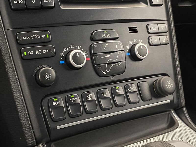 Volvo XC90 D5 AWD SPORT AUT CZ - fotka 37 z 42