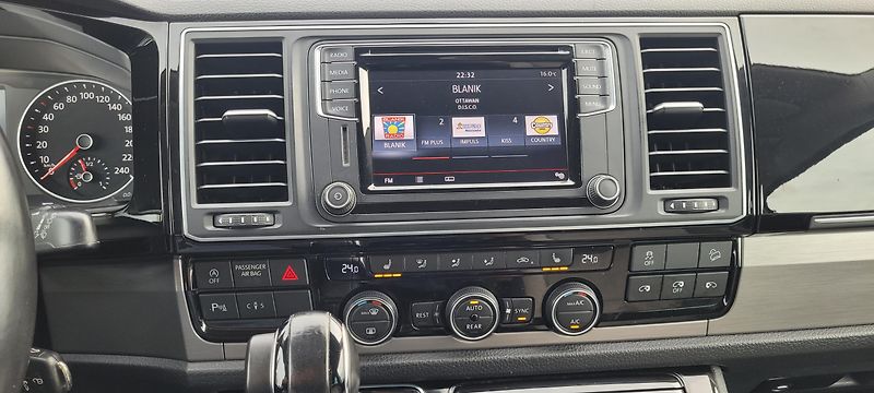 Volkswagen Multivan (2017) T6 2,0TDi 150kW DSG 4×4 7.mist - fotka 30 z 51