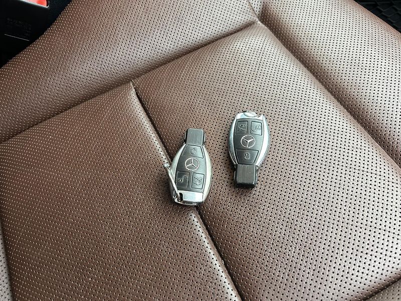 Mercedes-Benz Třídy E E350 CDI BlueEFFICIENCY 4Matic - fotka 34 z 45