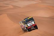 Účastníci Rallye Dakar zdolávají obrovské duny