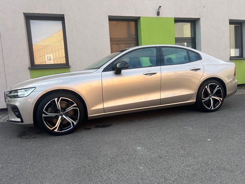 Volvo S60 (2023) - fotka 2 z 9