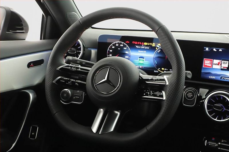 Mercedes-Benz Třídy A (2025) A 250 e, AMG Line, Navigace - fotka 8 z 24