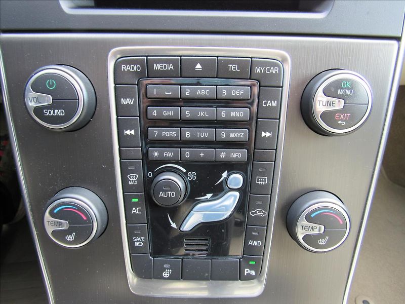 Volvo V60 2,4 D6 AWD Plug-in Hybrid - fotka 22 z 41