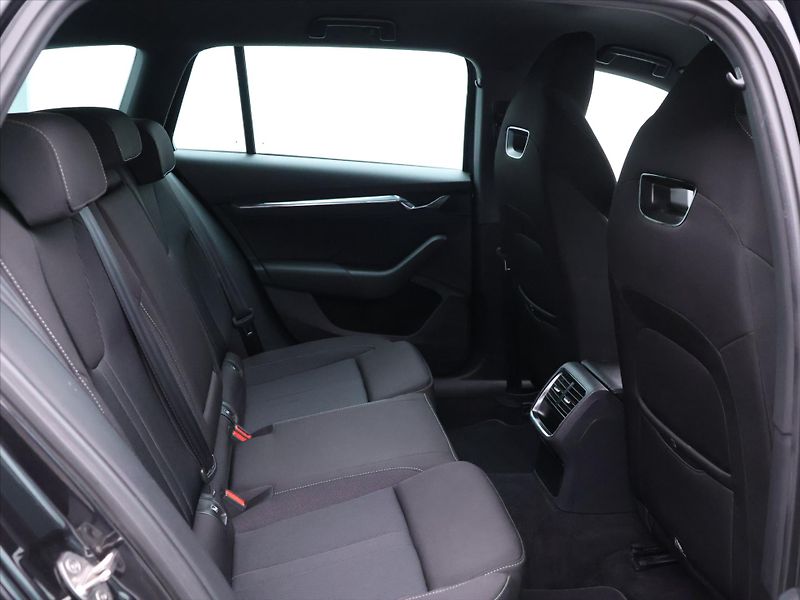 Škoda Octavia 2.0 TDI 110kW Style 1.Maj LED - fotka 12 z 33