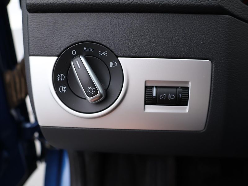 Volkswagen Multivan 2,0 TDI 103kW Highline Tažné - fotka 19 z 34