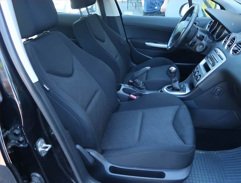 Peugeot 308 (2010) 1.4 VTi - fotka 9 z 15