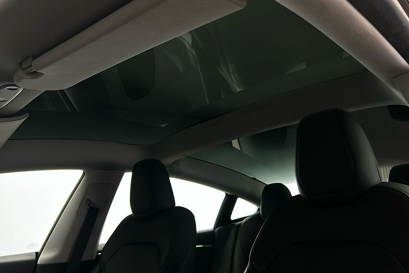 Tesla Model 3 Long Range AWD Tažné - fotka 16 z 26