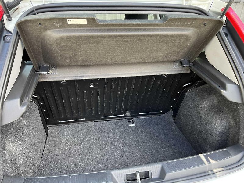 Fiat Punto 1.2 8v 51 kW 43.000KM - fotka 11 z 15