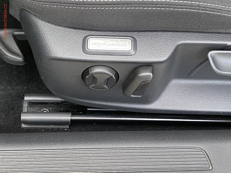 Volkswagen Passat (2020) 2.0TDi, Business, DSG, navi - fotka 13 z 20