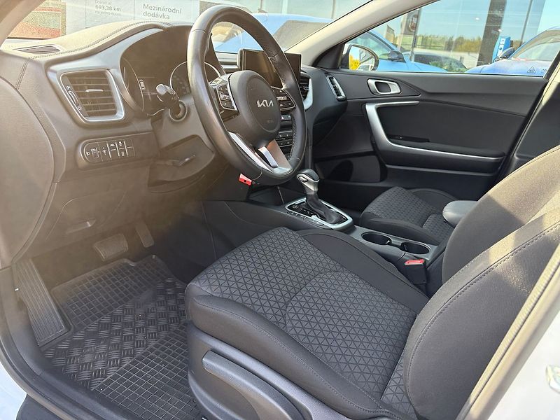 Kia Ceed 1.5 T-GDi SW 7DCT SPIN - fotka 5 z 10