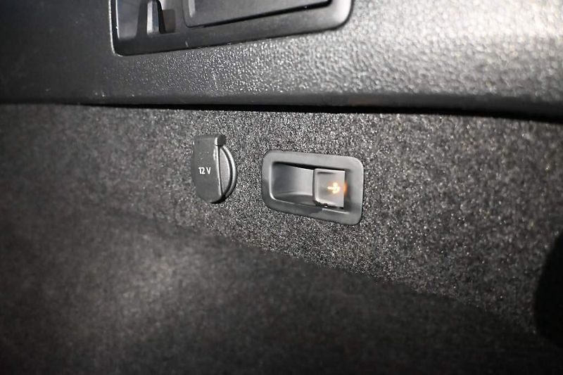 Ford S-MAX (2022) 2.0 TITANIUM Kamera Tažné 8 Ko - fotka 26 z 32