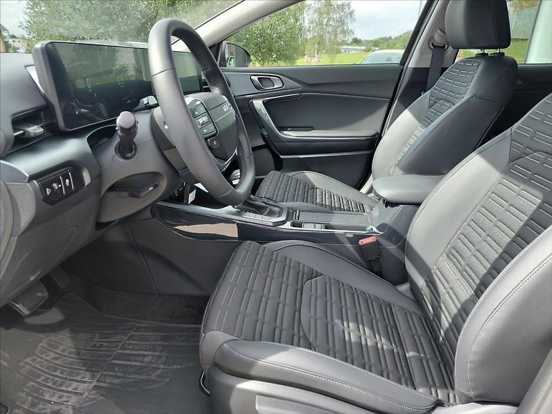 Kia XCeed (2026) 1,0   T-GDI 7DCT EXCLUSIVE - fotka 9 z 16