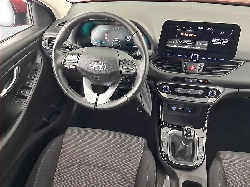 Hyundai i30 (2024) Family Smart 1.0 T-GDI - fotka 7 z 20