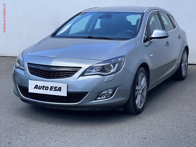 Opel Astra (2010) 1.6 T, ČR, AC - fotka 3 z 16