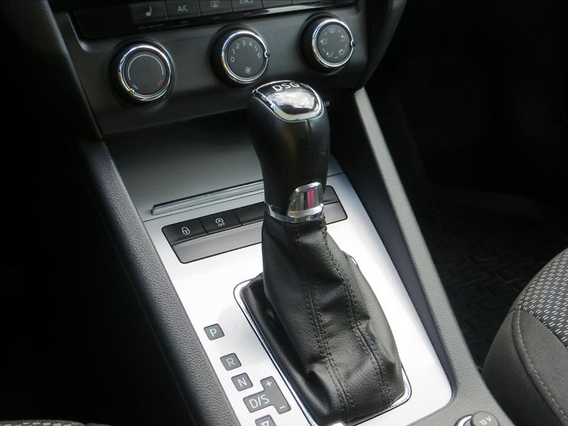 Škoda Octavia 1,2 TSI Ambition Plus DSG7 ČR - fotka 12 z 21