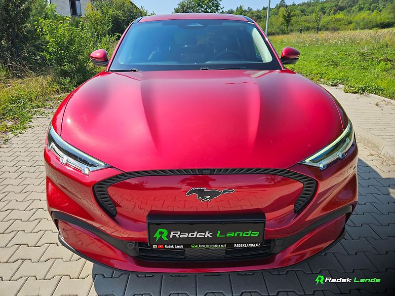 Ford Mustang Mach-E (2021) Mach-E 76 kWh - fotka 8 z 19