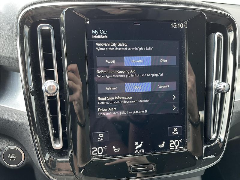 Volvo XC40 FWD T2 Core - fotka 37 z 44