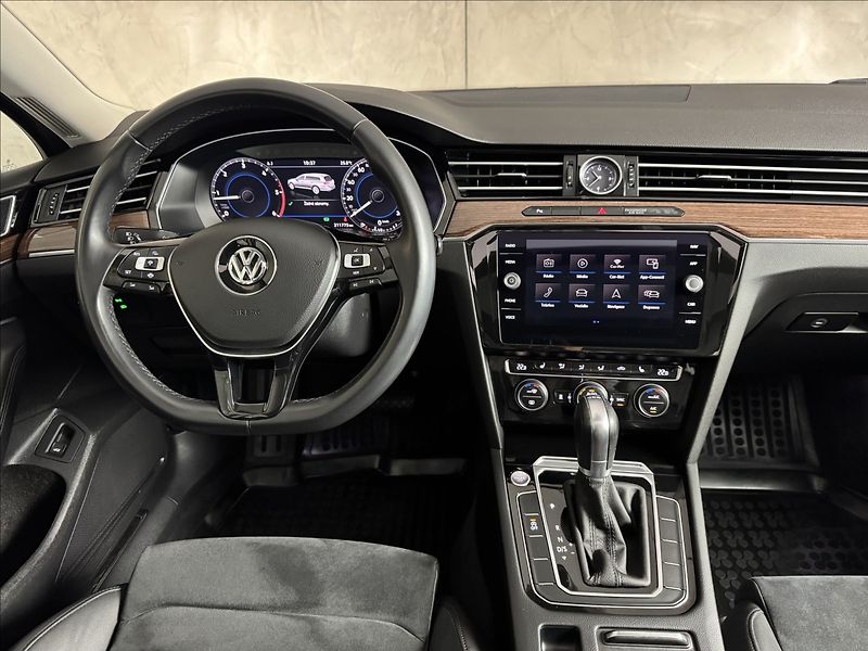 Volkswagen Passat 2,0 TDi  DSG Highline Virtual - fotka 19 z 49