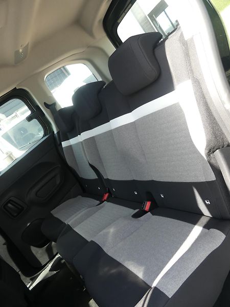 Citroën Berlingo (2026) PLUS PROFI Diesel 100k Manual - fotka 9 z 20