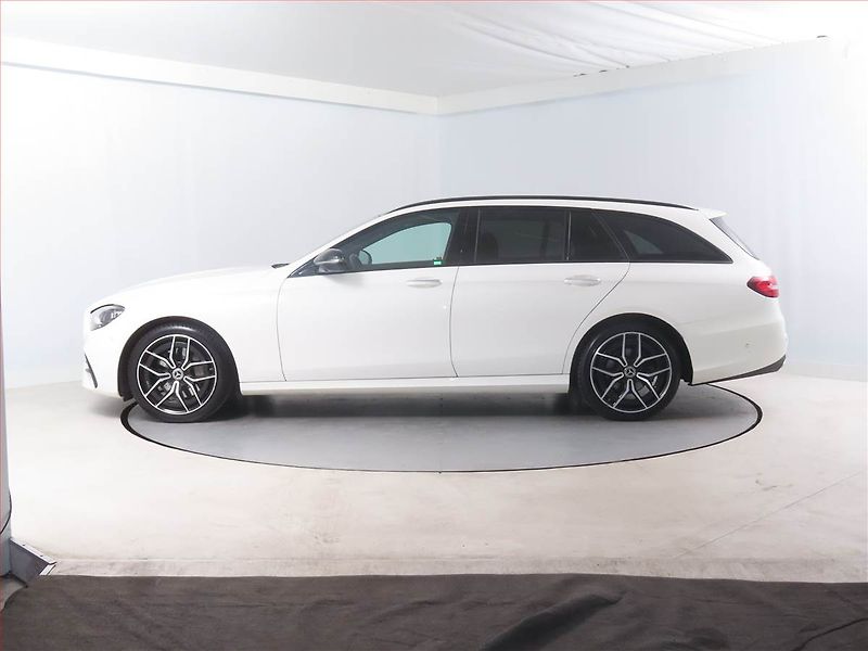 Mercedes-Benz Třídy E (2021) E 220 d 4MATIC - fotka 3 z 17