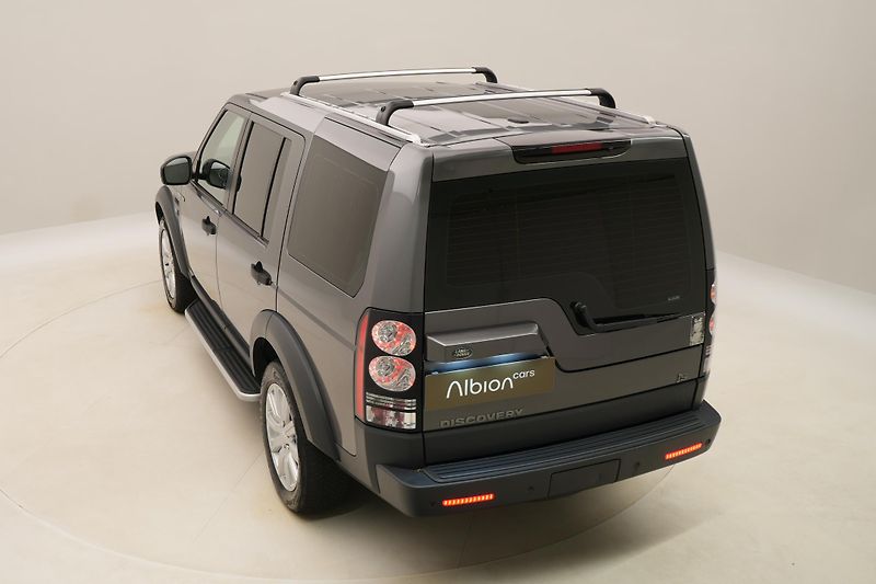 Land Rover Discovery 3.0 TDV6 S AWD AUT CZ - fotka 17 z 41